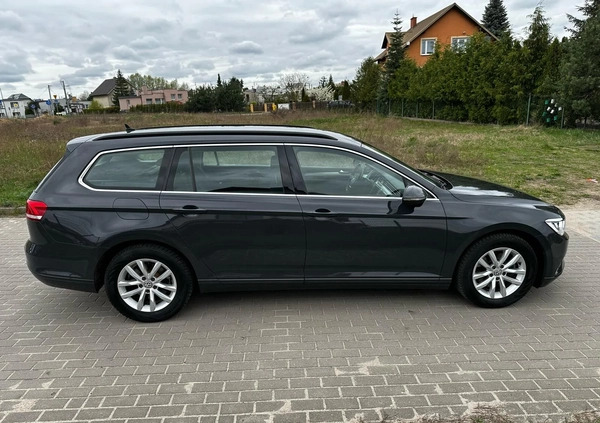 Volkswagen Passat cena 46900 przebieg: 287517, rok produkcji 2014 z Pieniężno małe 79